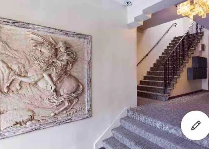 Hollywood Art Studio Apartment